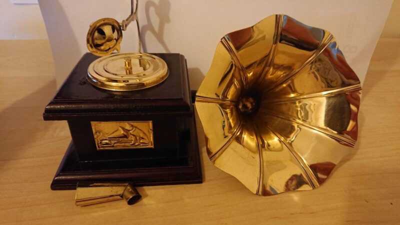 JaipurCrafts Sparkle Square Gramophone Action Showpiece-23 Cm(Brass,Brown,Gold)