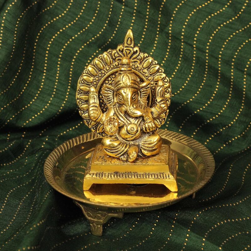 Putrika Traditional Brass Mukali | Stool | Peeta | Mukkali Trumpet | Chowki Pooja For God Idols(12.5Cm*3Cm)[Weight: 129Gm] (Vardhaman) Pin Tray Mukali - Yellow