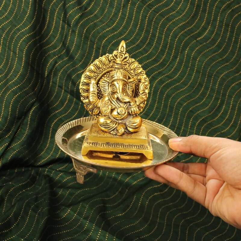 Putrika Traditional Brass Mukali | Stool | Peeta | Mukkali Trumpet | Chowki Pooja For God Idols(12.5Cm*3Cm)[Weight: 129Gm] (Vardhaman) Pin Tray Mukali - Yellow