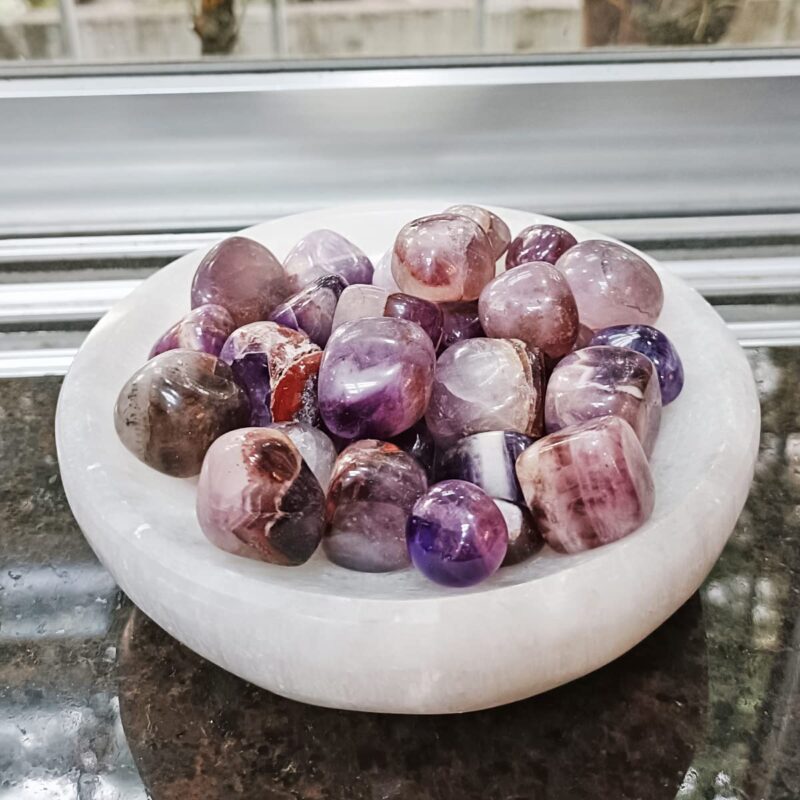 Shubhanjali Crystal Amethyst Tumble Stone Pebble Amethyst Crystals Raw Tumbled Gemstone for Reiki Healing Vastu Correction Gravels for Aquarium Home Décor Garden Table 100 Gm