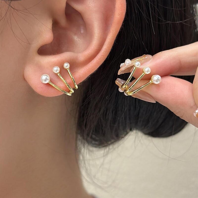 Allereyae Boho Pearl Claw Earrings Gold Pearl Stud Earrings Claw Stud Earrings Pearl Ear Climber Earrings Needle Claw Earrings Bridal Pearl Earrings Jewelry for Women, Zinc, No Gemstone