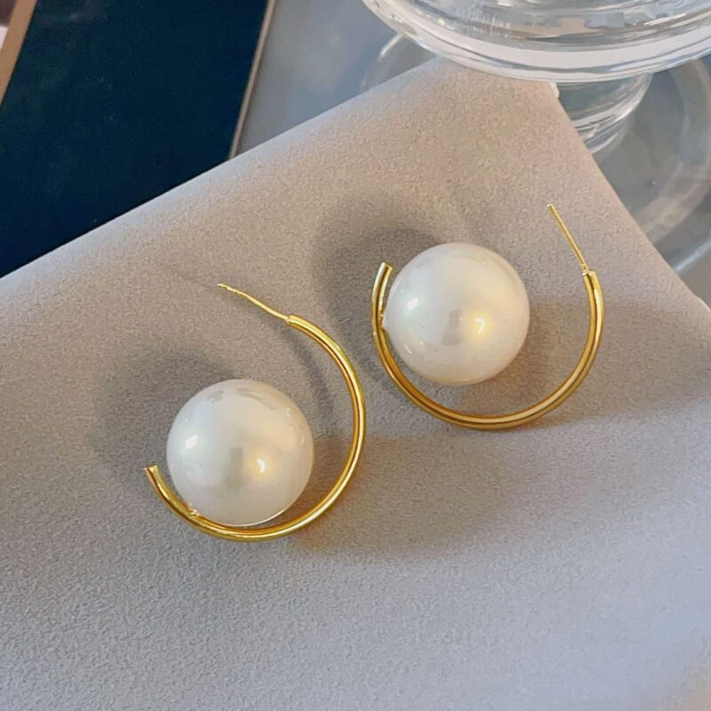 Half Hoop Pearl Earrings for Women Vintage Pearl Jacket Earrings Aesthetic Pearl Planet Earrings Large Crystal Hoop Earrings Minimalist Hypoallergenic Jewelry Gifts