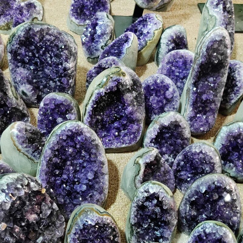 Galavant Amethyst Cluster Geode Natural Amethyst Cluster Gemstone Cave Purple Brazilian Amethyst Cluster for Reiki Healing Vastu Correction