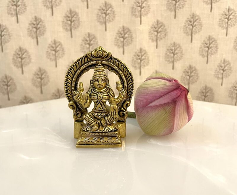 Yathashilpam Brass Goddess Lakshmi ji Idol for Home I Devi Lakshmi Murti for Office Shop I Goddess Lakshmi ji Statue in Gift Box I Golden Yellow Antique I 6.5 cm x 3 cm x 8.5 cm I Pack of 1